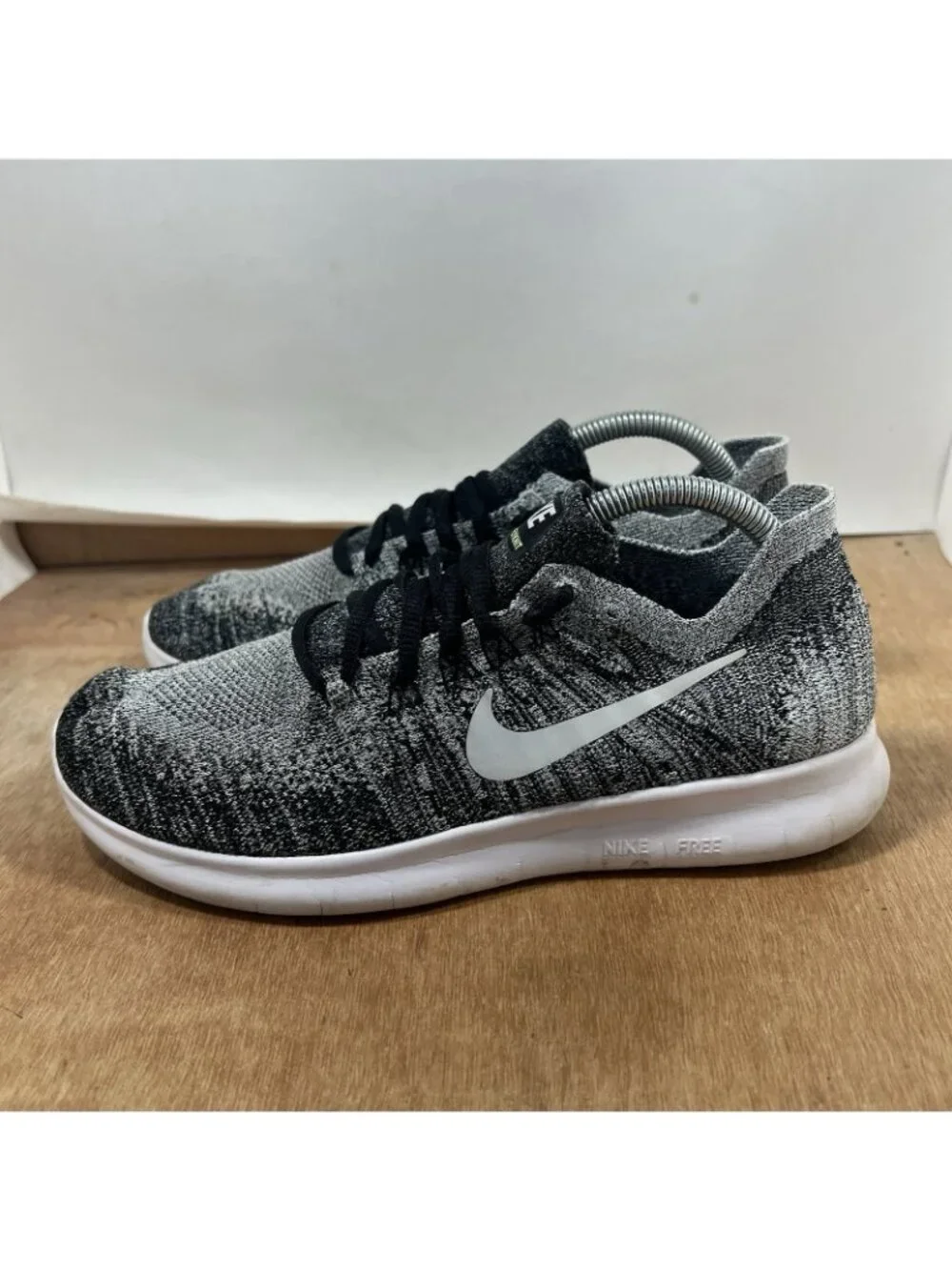 Nike Free RN Flyknit Women Size 10 Running Shoes Oreo Black White 880844-003